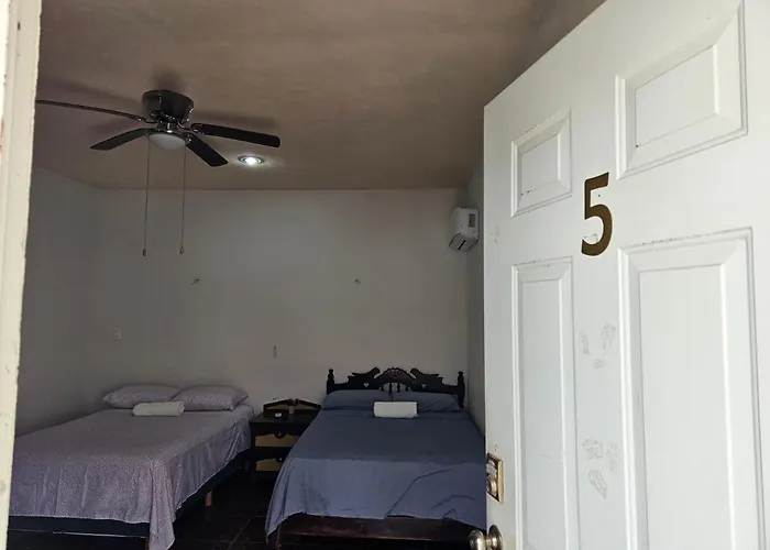 Hostal El Padrino *